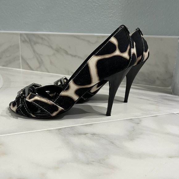 Shoes - Picture 2 of 5